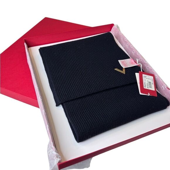 NWT Valentino Garavani Cashmere Knit Scarf - Picture 2 of 4